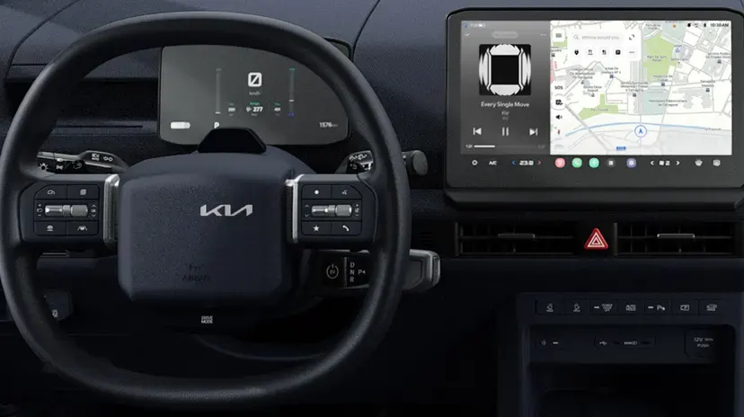 Modern ratt och digital display i Kia PV5 Passenger – framtidens elbil för Karlshamn och Blekinge.